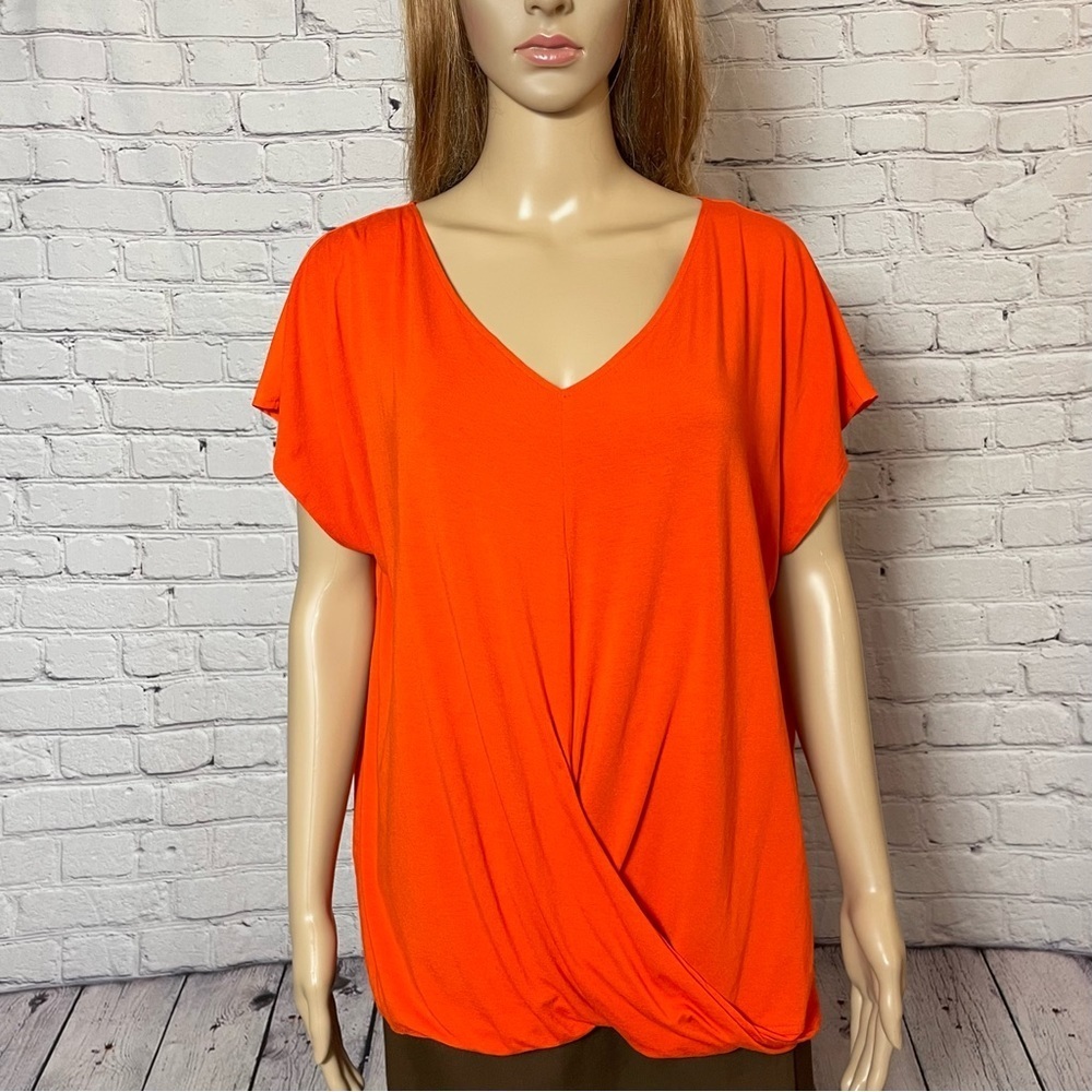 New Vince Camuto Red Drape Front Short Sleeve Top Size L